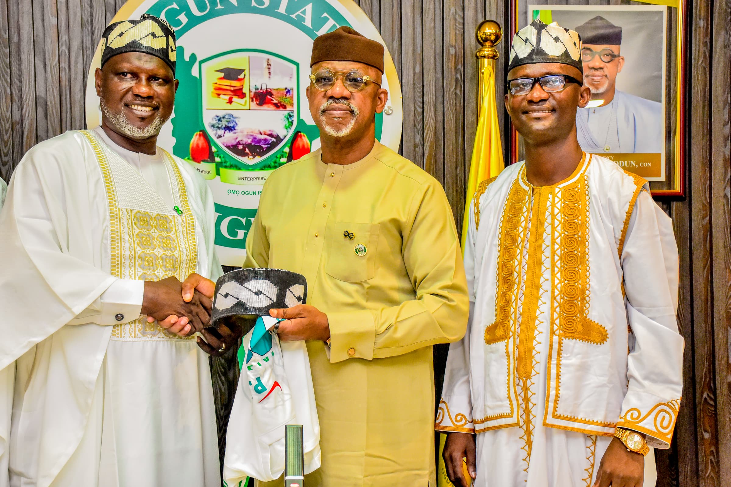 PHOTO NEWS: Abiodun receives Tinubu campaign souvenir