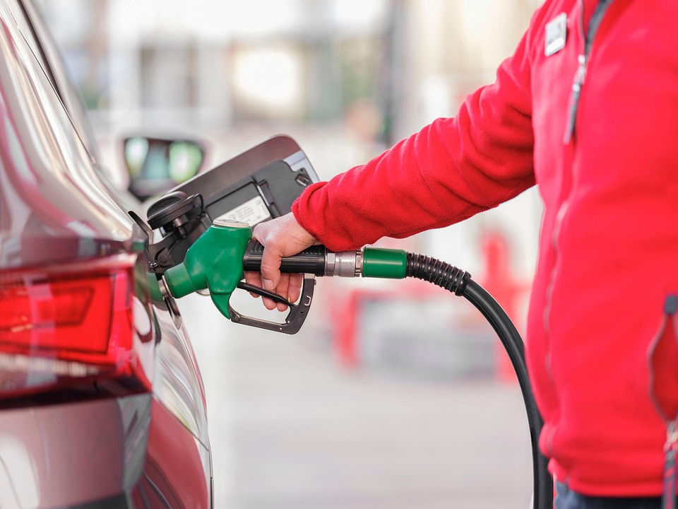 FG unveils moves to cushion impact of rising petrol prices